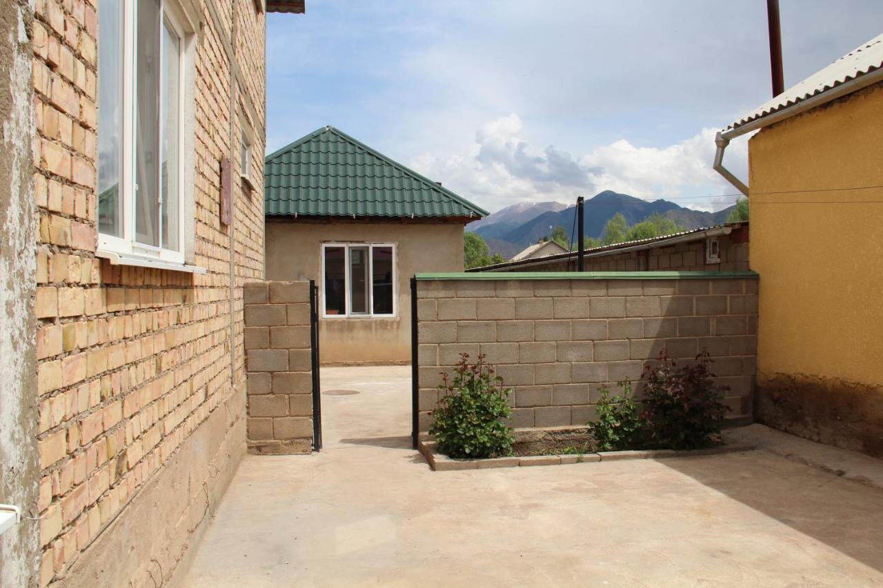 Bokonbayevo Guest House Semetei מראה חיצוני תמונה